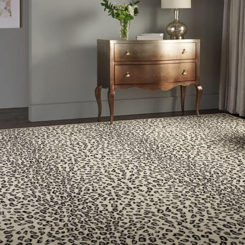 Wildlife. Snow Leopard WLD01 Snow